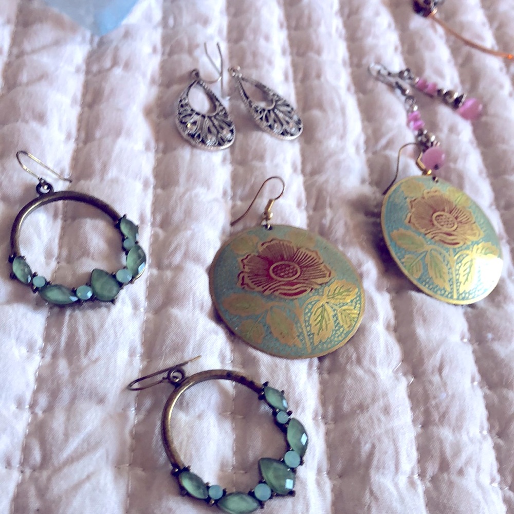 Set of 4 pairs of earrings